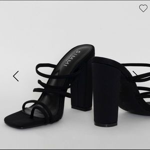 SIMMI LONDON BLACK CHUNKY HEELED SHOE (Brand New)